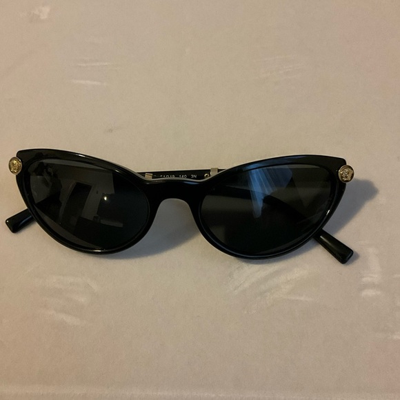 Authentic Versace cat eyes sunglasses - Picture 3 of 10